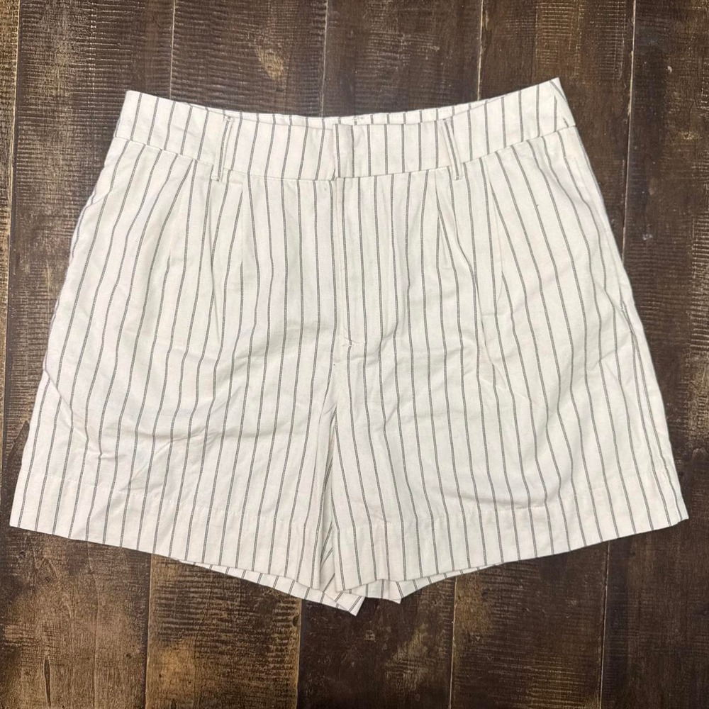 A New Day Women's Tailored Striped Shorts with Pockets Black